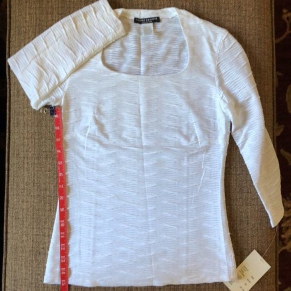 Elegant White Textured Top - Picture 5 of 8